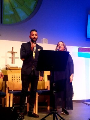 „Wir können vergeben, wenn wir im Herzen Gottes Liebe tragen …“ Gedenkgottesdienst für die in der NS-Zeit ermordeten Sinti &&nbsp;Roma