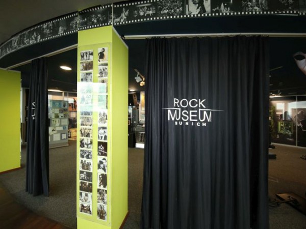 „Final Curtain für das Rockmuseum München“ aus der Linsenperspektive von Sigi Müller, der einen letzten, nostalgisch anmutenden Stadtspaziergang für seine AZ-Kolumne dorthin unternommen hat