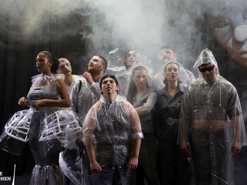 Inklusives Theater-Highlight 2026: Die Freie Bühne München feiert  am 9.10./20h Brecht-Premiere mit „Der gute Mensch von Sezuan“ in der Pasinger&nbsp;Fabrik