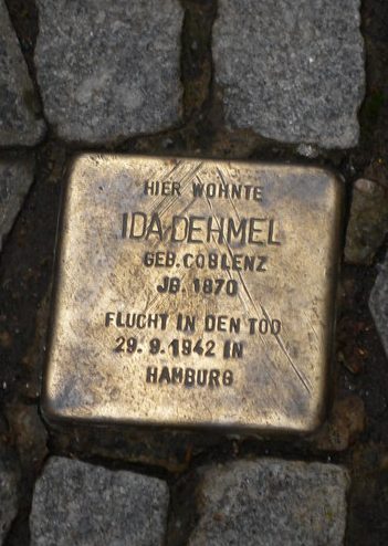 Stolperstein für Ida Deimel, geboren in Koblenz 1870, geflohen in den Tod am 29. September 1942 in Hamburg.